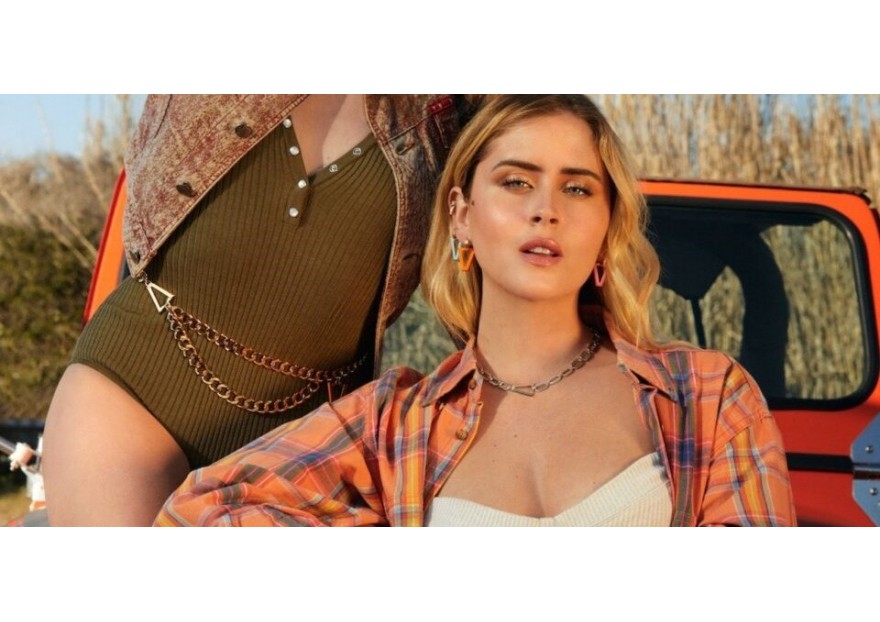 Valentina Ferragni: Mono-orecchini per look di tendenza